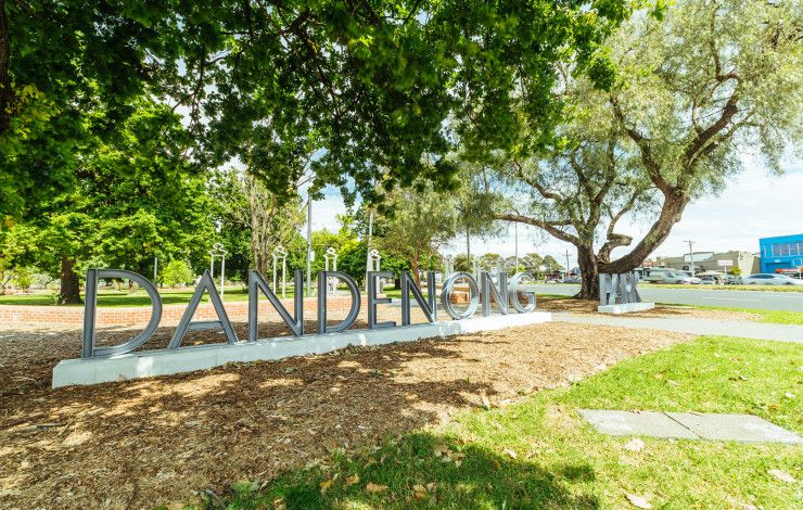 Dandenong Park sign in a park