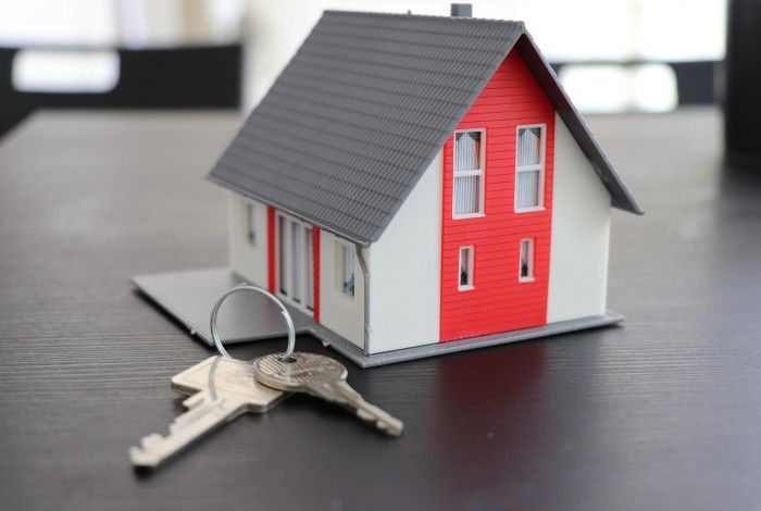 keys with model house