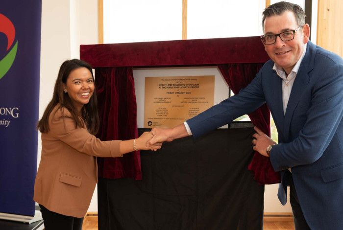 Mayor Eden Foster and Victorian Premier Daniel Andrews unveil a plaque