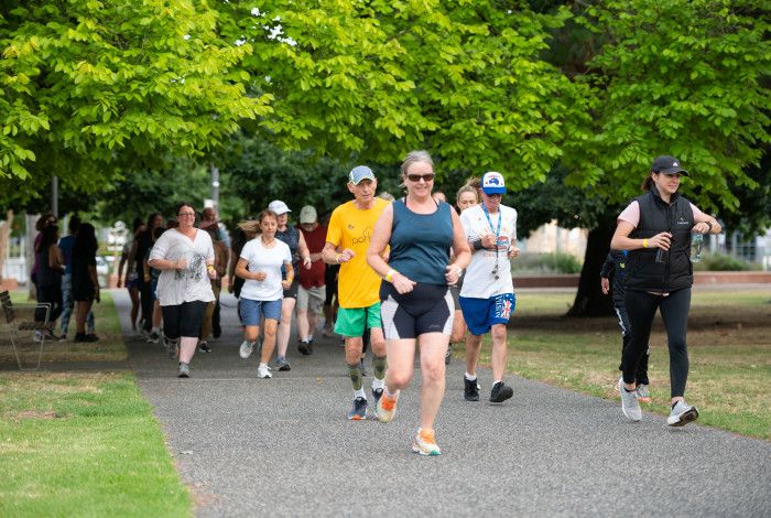 People running at Dandenong Park