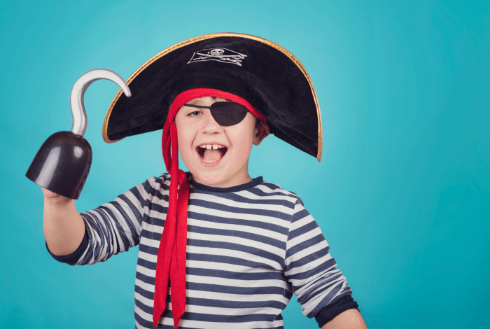 a child with pirate costume.