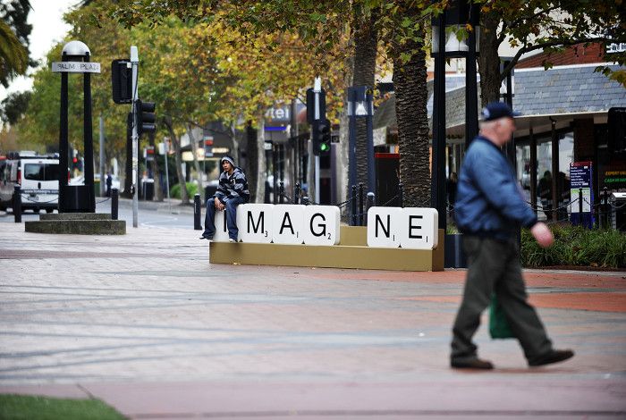 Image of a sign in Palm Plaza
