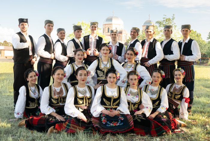 A group photo of Serbian folk dance group Šumadija wearing traditional costumes.