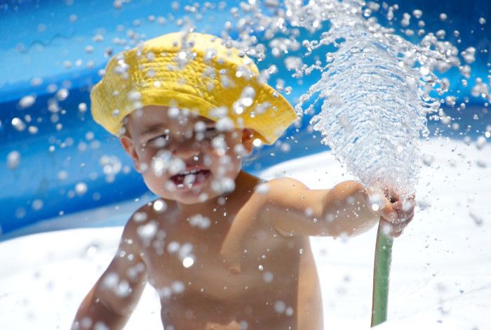 A child in the pool 