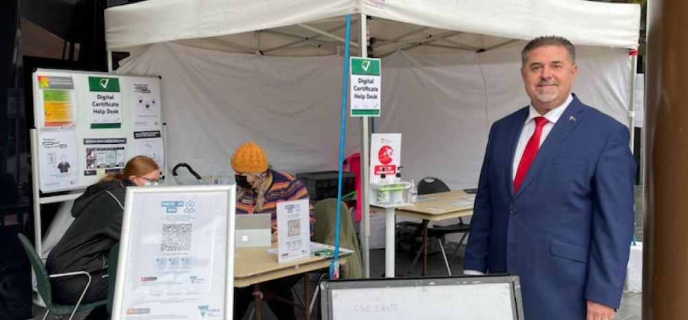 Mayor Memeti at the digital vaccination certificate help desk.