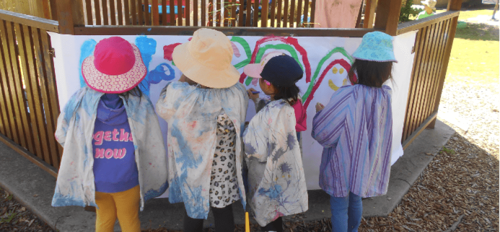 children painting