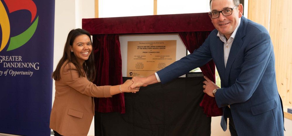 Mayor Eden Foster and Victorian Premier Daniel Andrews unveil a plaque