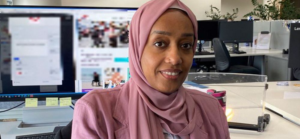 A lady sitting at her desk Manal