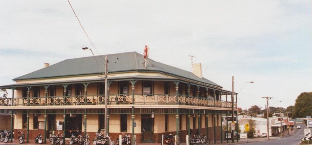 Outside image of Austral Hotel