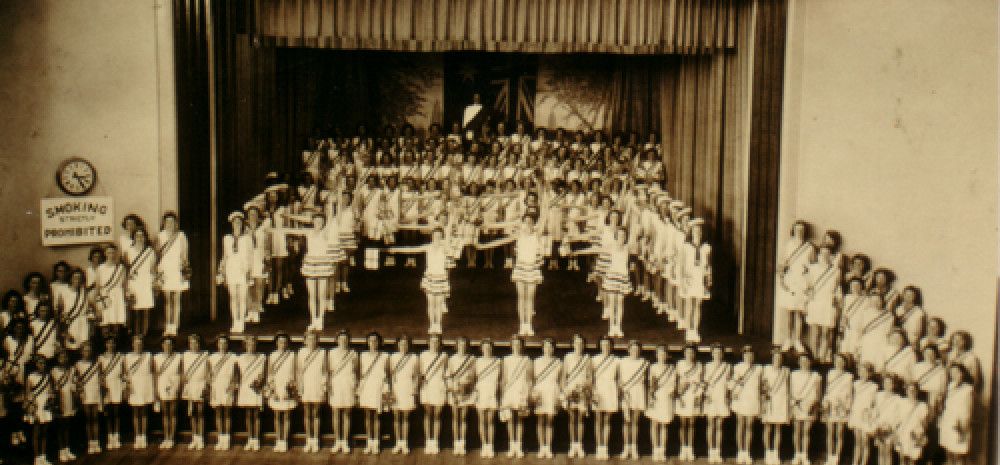 Black and white image of the performers at the Dandenong Town Hall
