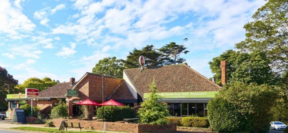 Front entry to Mount Dandenong Hotel 
