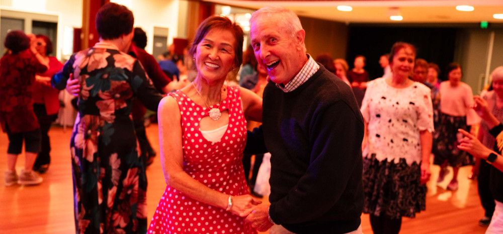 People dancing 