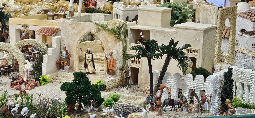 Sculptures of the nativity scene