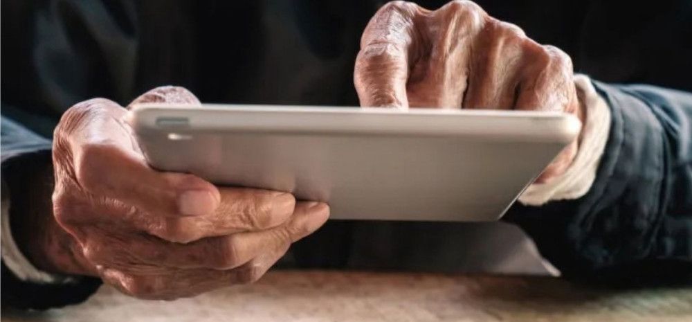 Someone look at an ipad