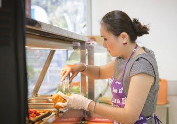 A lady preparing the Bánh Mì