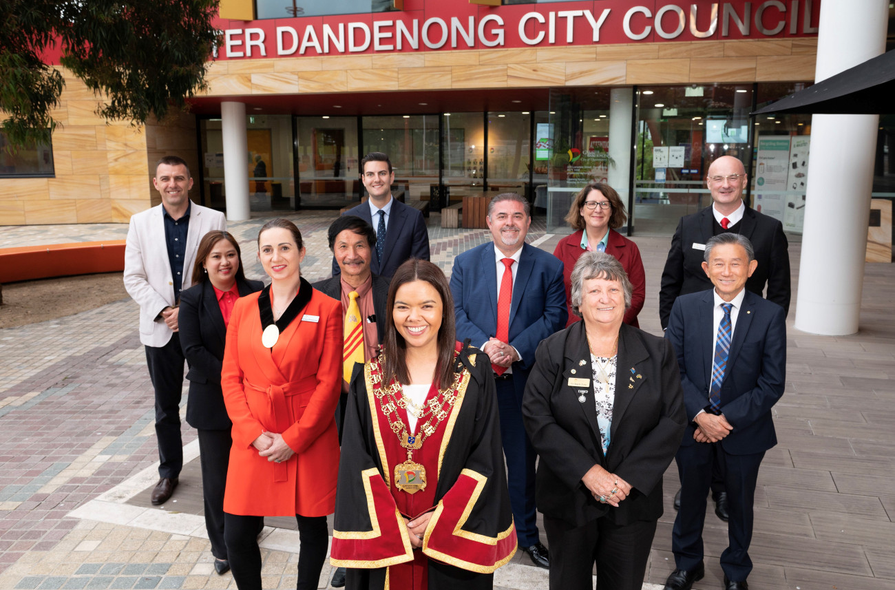 group photo of mayor and councillors