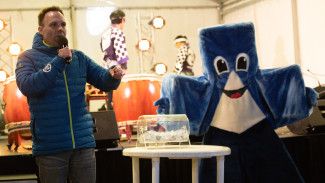 A stallholder at Springvale Snow Fest 2022