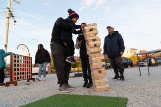 Peopleplaying giant genga.