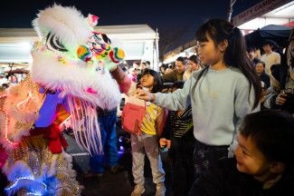 Children with the dragon 
